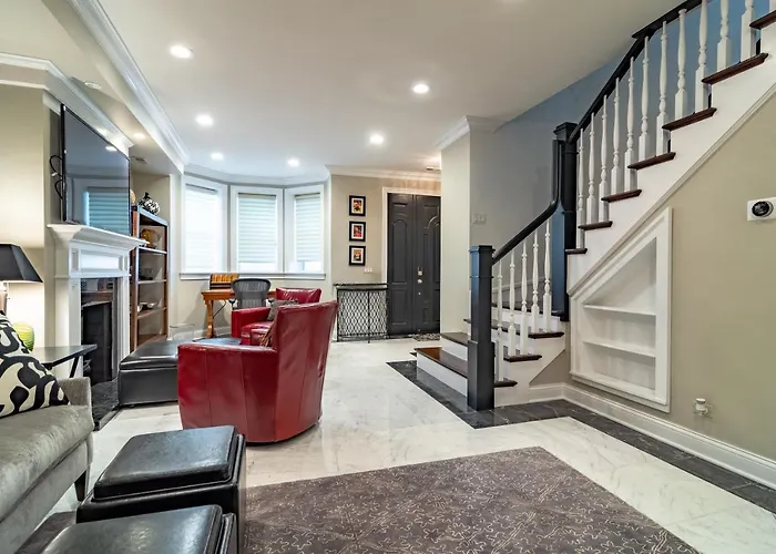 Luxurious Gold Coast 4br 4-story With Parking Sleeps 12 Guests * Chicago