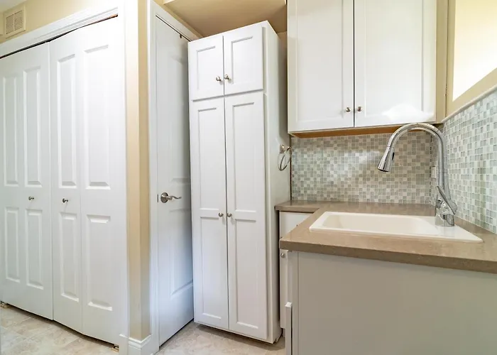 Luxurious Gold Coast 4br 4-story With Parking Sleeps 12 Guests * Chicago