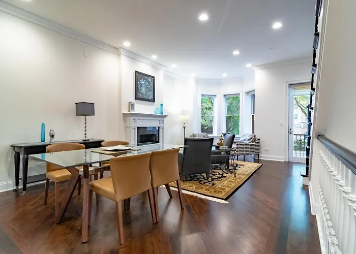 Luxurious Gold Coast 4br 4-story With Parking Sleeps 12 Guests * Chicago