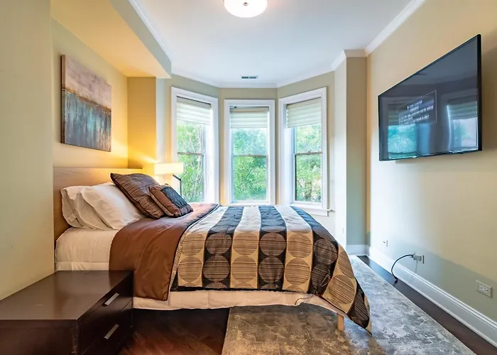 Luxurious Gold Coast 4br 4-story With Parking Sleeps 12 Guests * Chicago