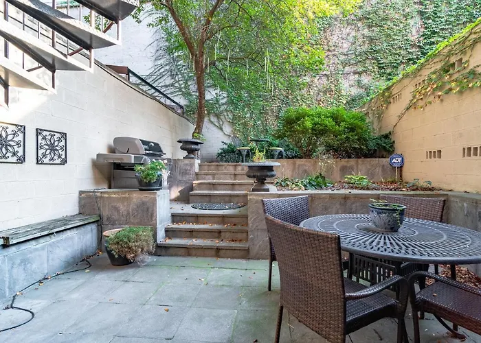 Villa Luxurious Gold Coast 4br 4-story With Parking Sleeps 12 Guests Chicago