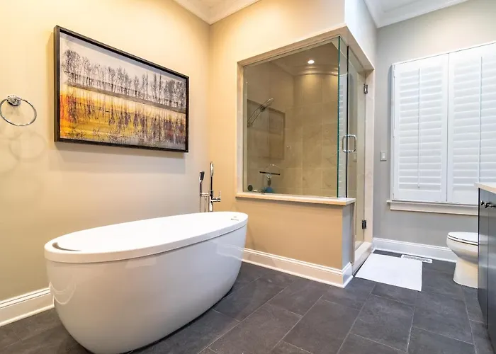 Luxurious Gold Coast 4br 4-story With Parking Sleeps 12 Guests * Chicago