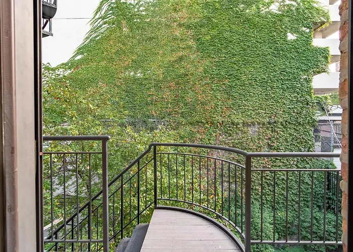 Luxurious Gold Coast 4br 4-story With Parking Sleeps 12 Guests * Chicago