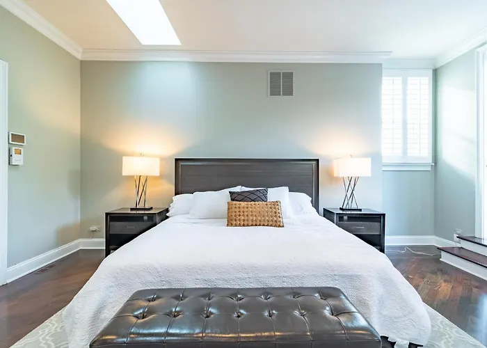 Luxurious Gold Coast 4br 4-story With Parking Sleeps 12 Guests * Chicago