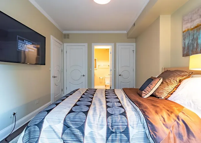 Villa Luxurious Gold Coast 4br 4-story With Parking Sleeps 12 Guests Chicago