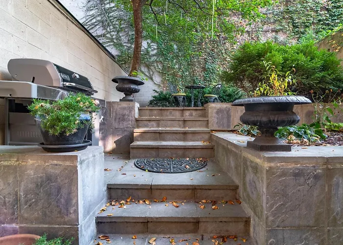 Villa Luxurious Gold Coast 4br 4-story With Parking Sleeps 12 Guests Chicago